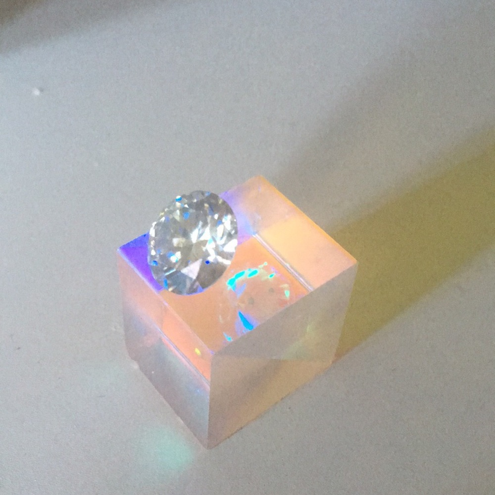 4.2 carat off white yellow moissanite VS1 & prism!